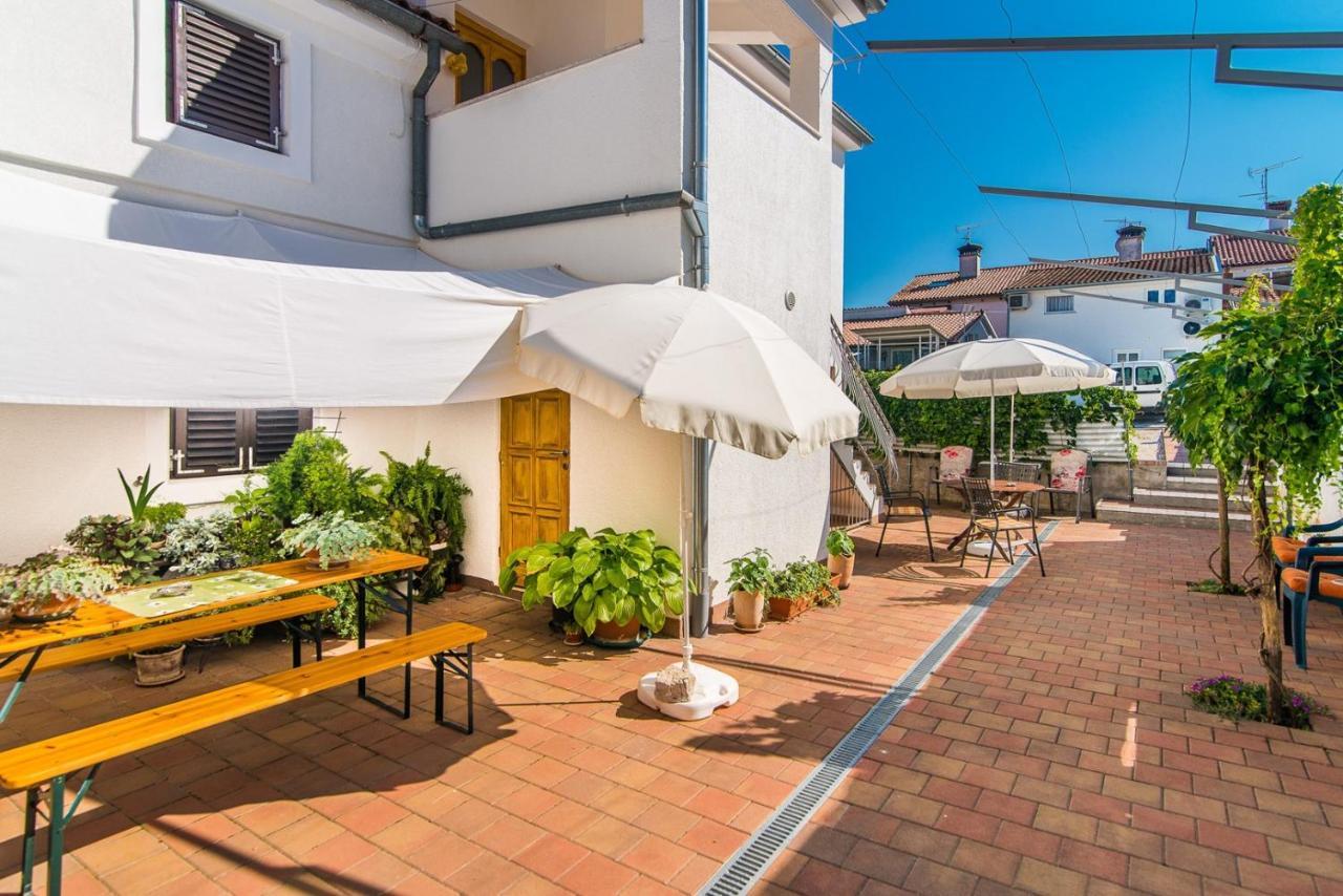 Apartments Pernar Porec Exterior photo