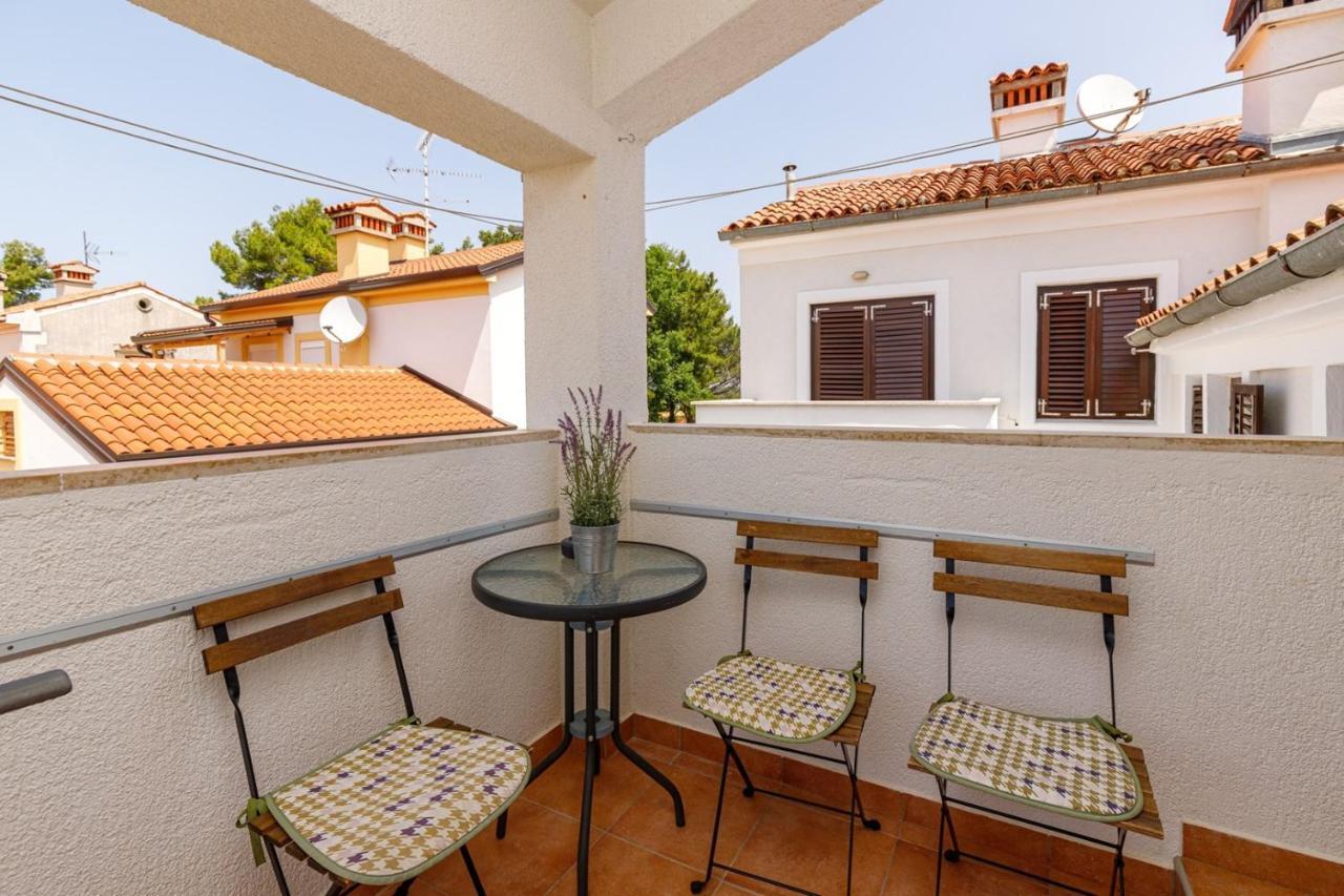 Apartments Pernar Porec Exterior photo