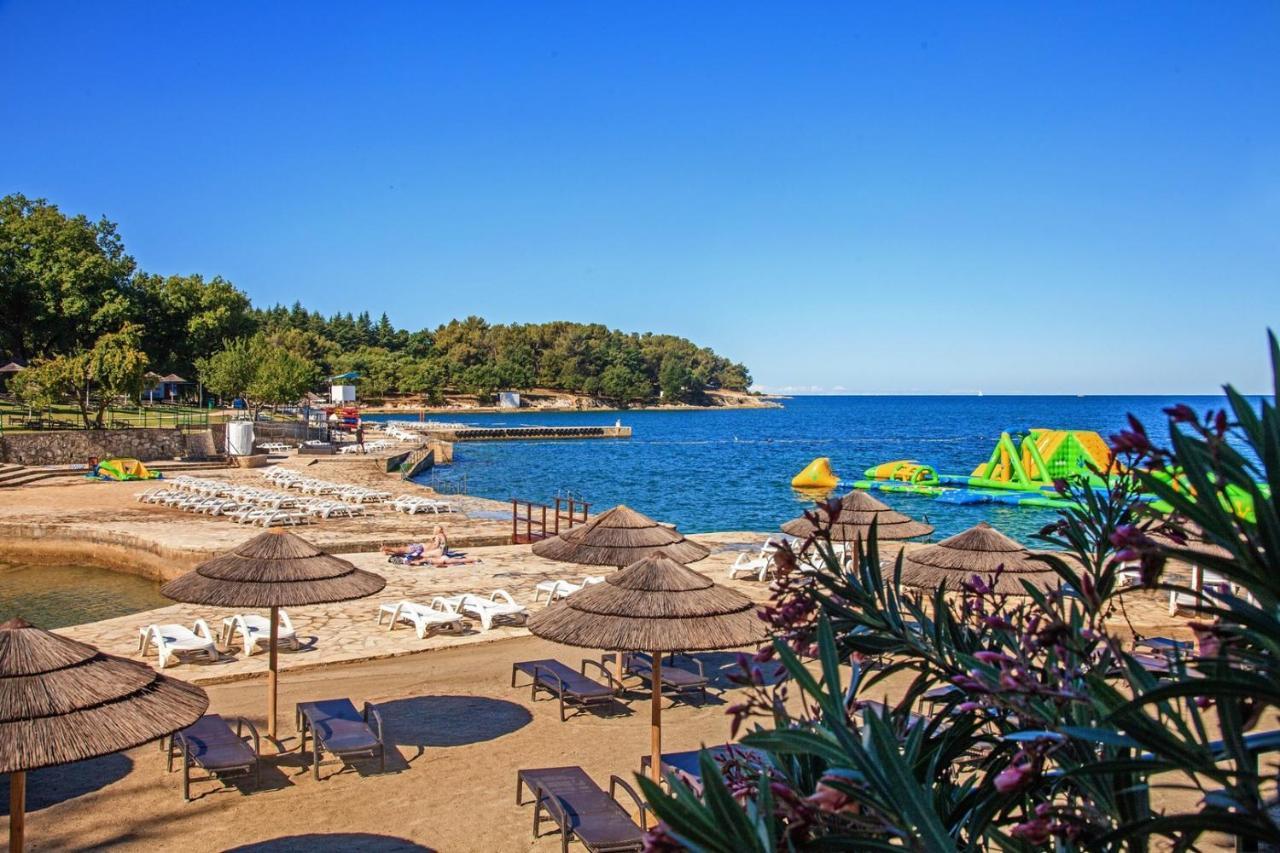 Apartments Pernar Porec Exterior photo