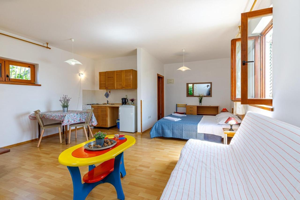 Apartments Pernar Porec Exterior photo